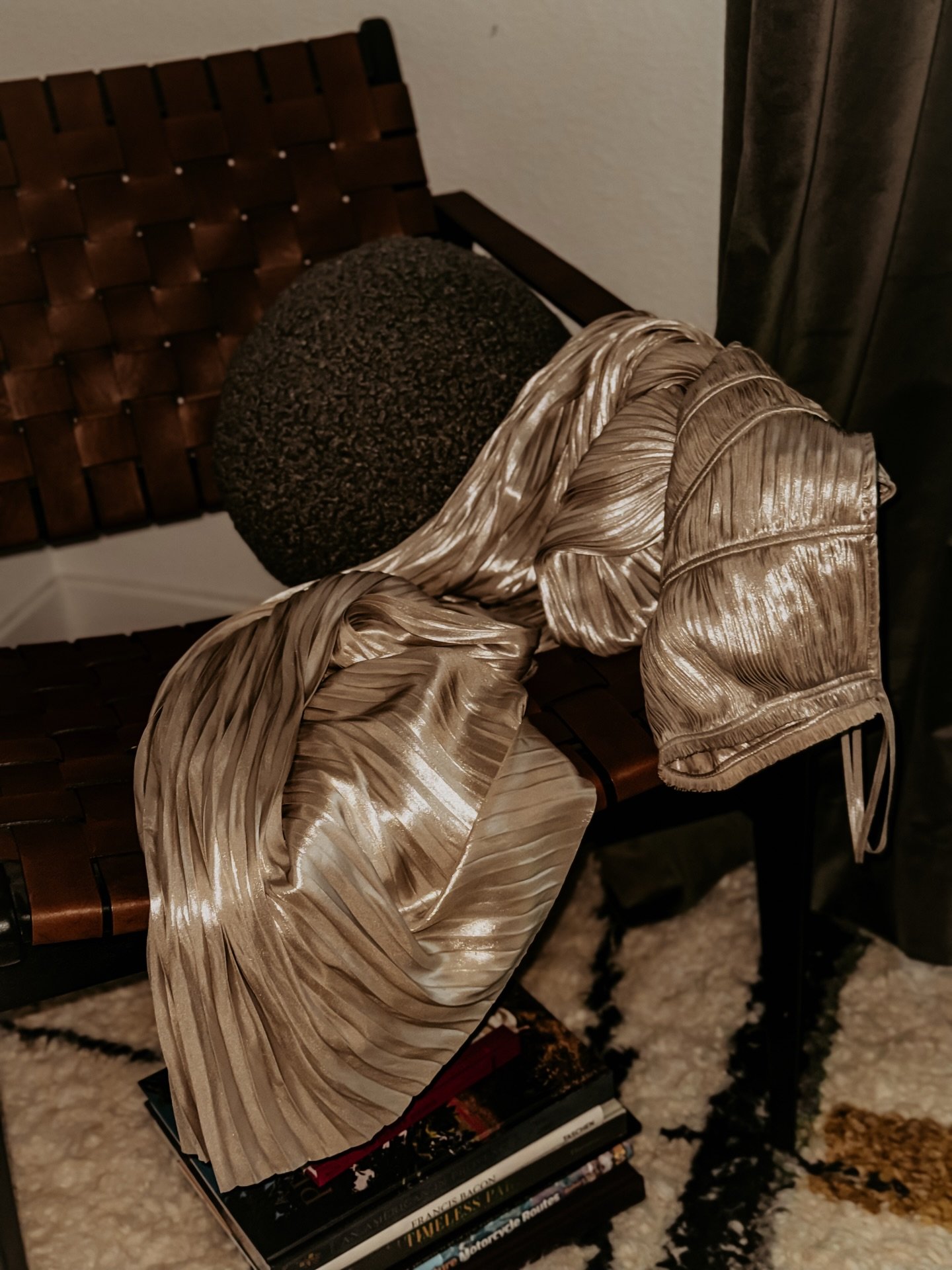 A lot of you were asking about the dress and the headpiece &mdash; so here she is.

The Reine Gown by @ullajohnson 

Crafted from signature pliss&eacute; satin and reimagined in luminous champagne metallic, every pleat catches light differently. Susp