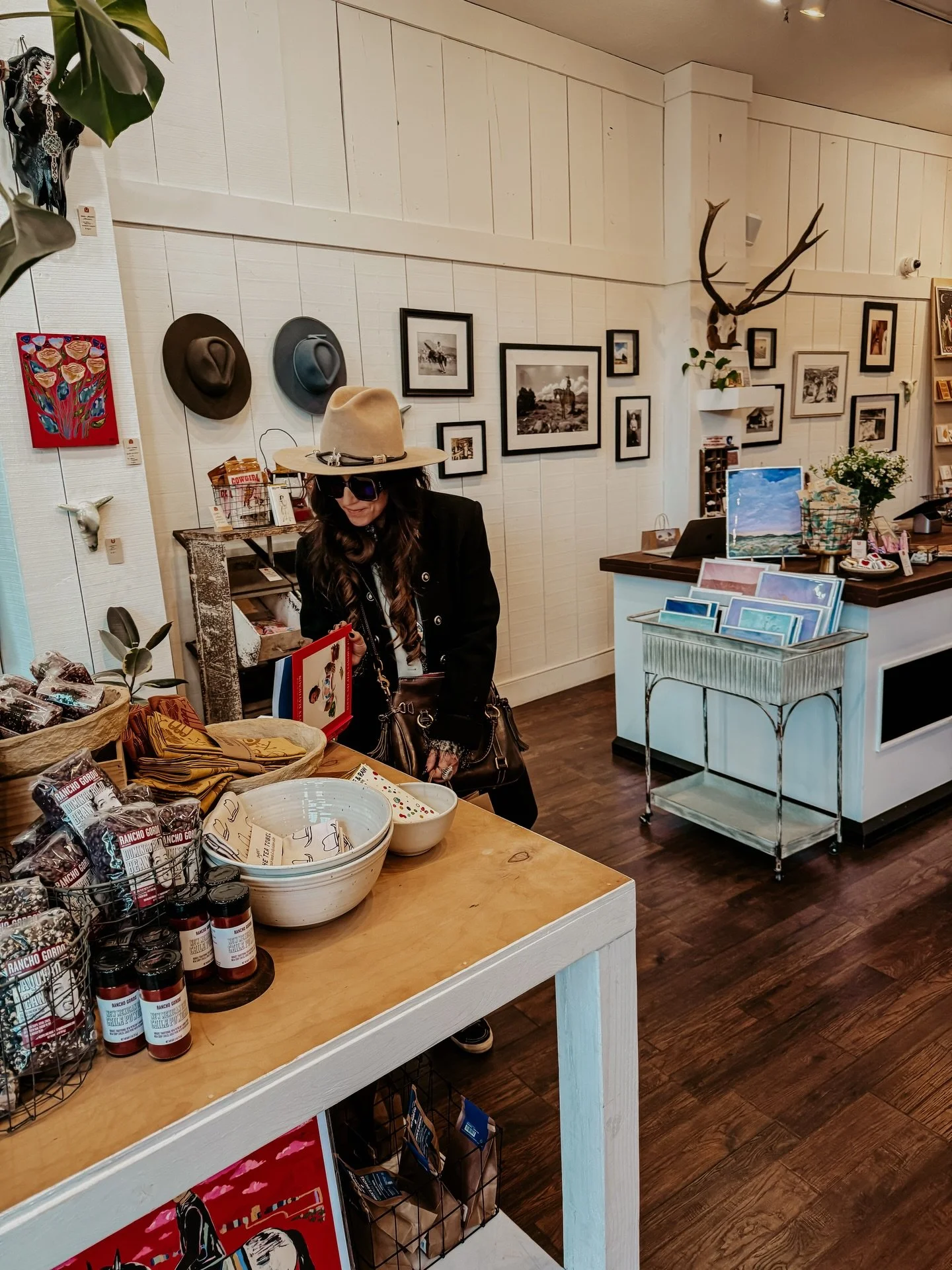 Birthday rule: start with a long lunch, end with a shopping bag.
The best day &mdash; dining well, supporting local, and wandering into pieces that feel like they were waiting for you.

Such a fun day with @shipkim yesterday, visiting some beloved sh