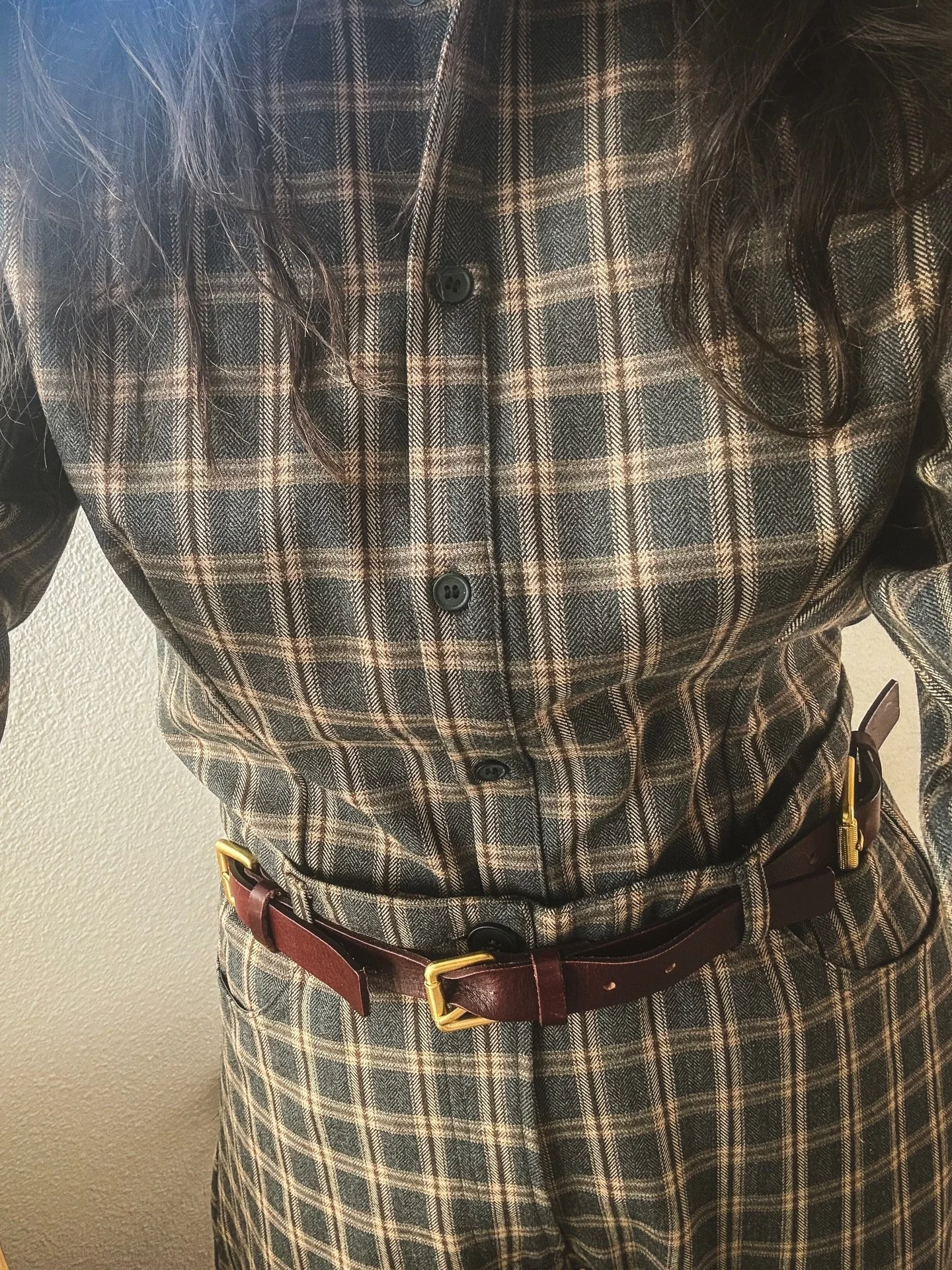 Plaid from collar to cuff, cinched with an old leather belt and a hat that makes any afternoon feel a little more Western. The kind of outfit that belongs outside.

Lunch in the sun with @theblakeshanley &mdash;plates bright with color, chips disappe