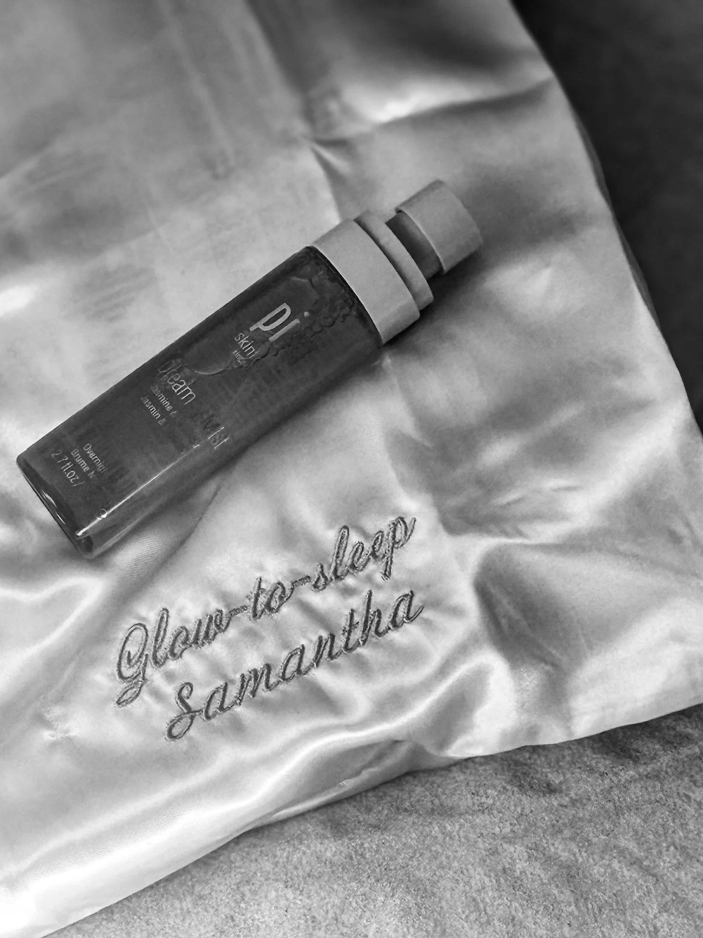 A PR package that has officially become my new bedtime ritual.

@pixibeauty&rsquo;s Dream-y Mist with jasmine and lavender arrived alongside the sweetest surprise &mdash; a silk pillowcase embroidered &ldquo;Glow-to-Sleep Samantha.&rdquo; The kind of