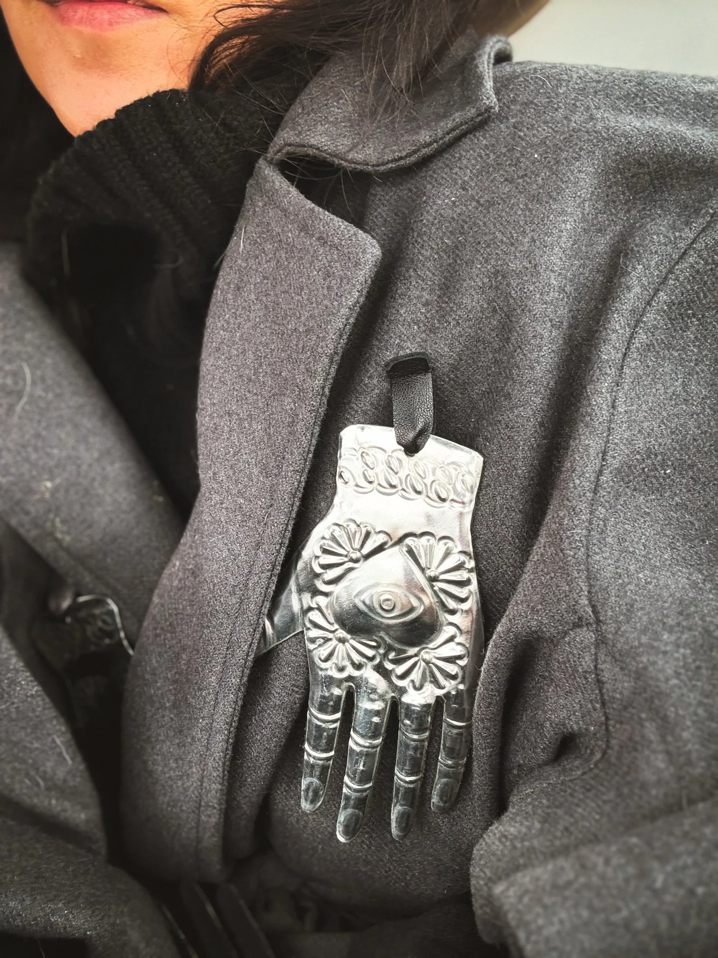 A brisk date night //

Wearing @fabiana_pigna_ black skirt from @sote_1982 , cozy black turtleneck sweater from @bananarepublic , @oldgringoboots from @artifactsantafe , @carlafernandezmx coat, with a @gigipip hat and hat band is from @jjustice505. S