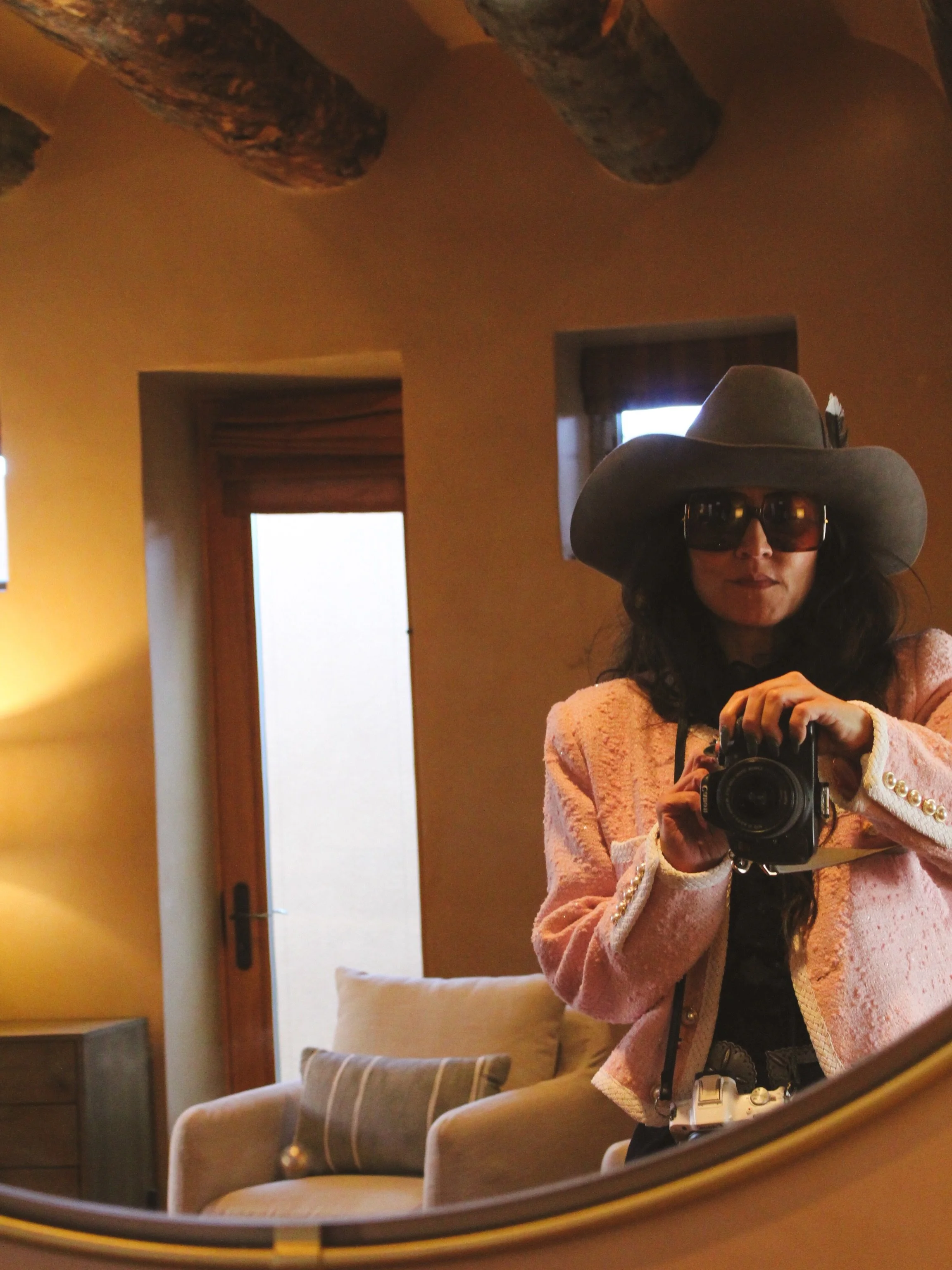 An evening at Las Campanas for @kleinforkemixgroup &lsquo;s Love It or List It event&mdash;set inside a beautiful home currently on the market. The kind of setting that makes you slow down and really take it all in, from the light moving through the 