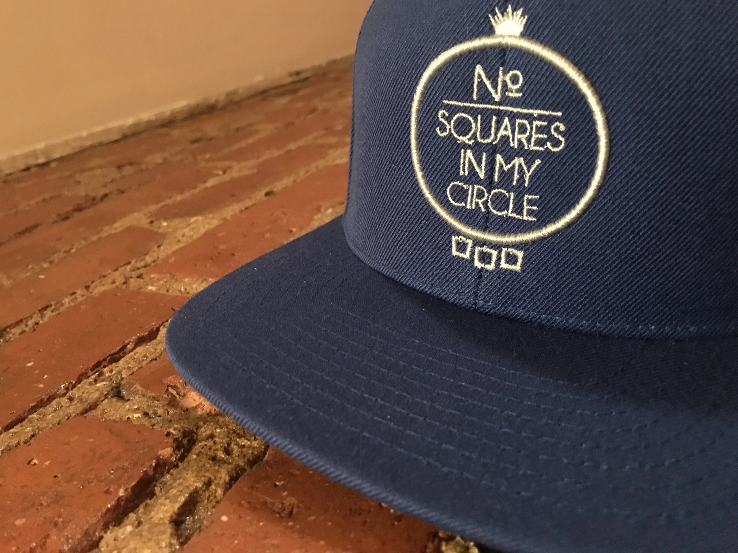No Squares In My Circle© Royal/White