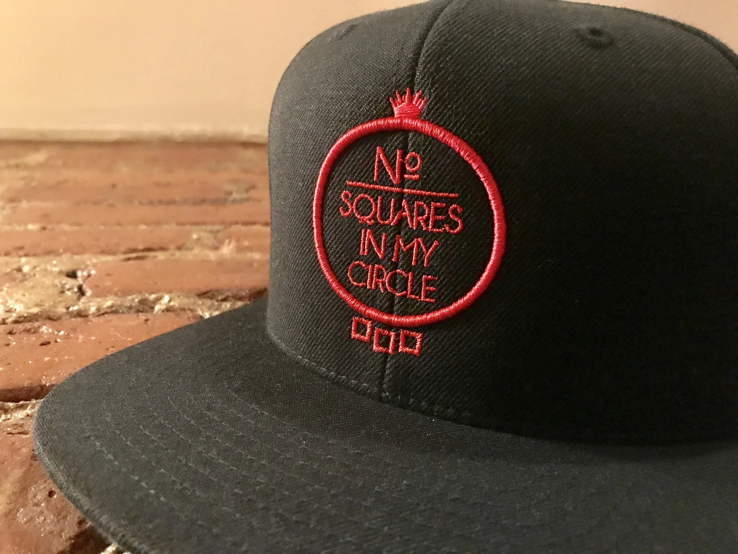 No Squares In My Circle© Blk/Red