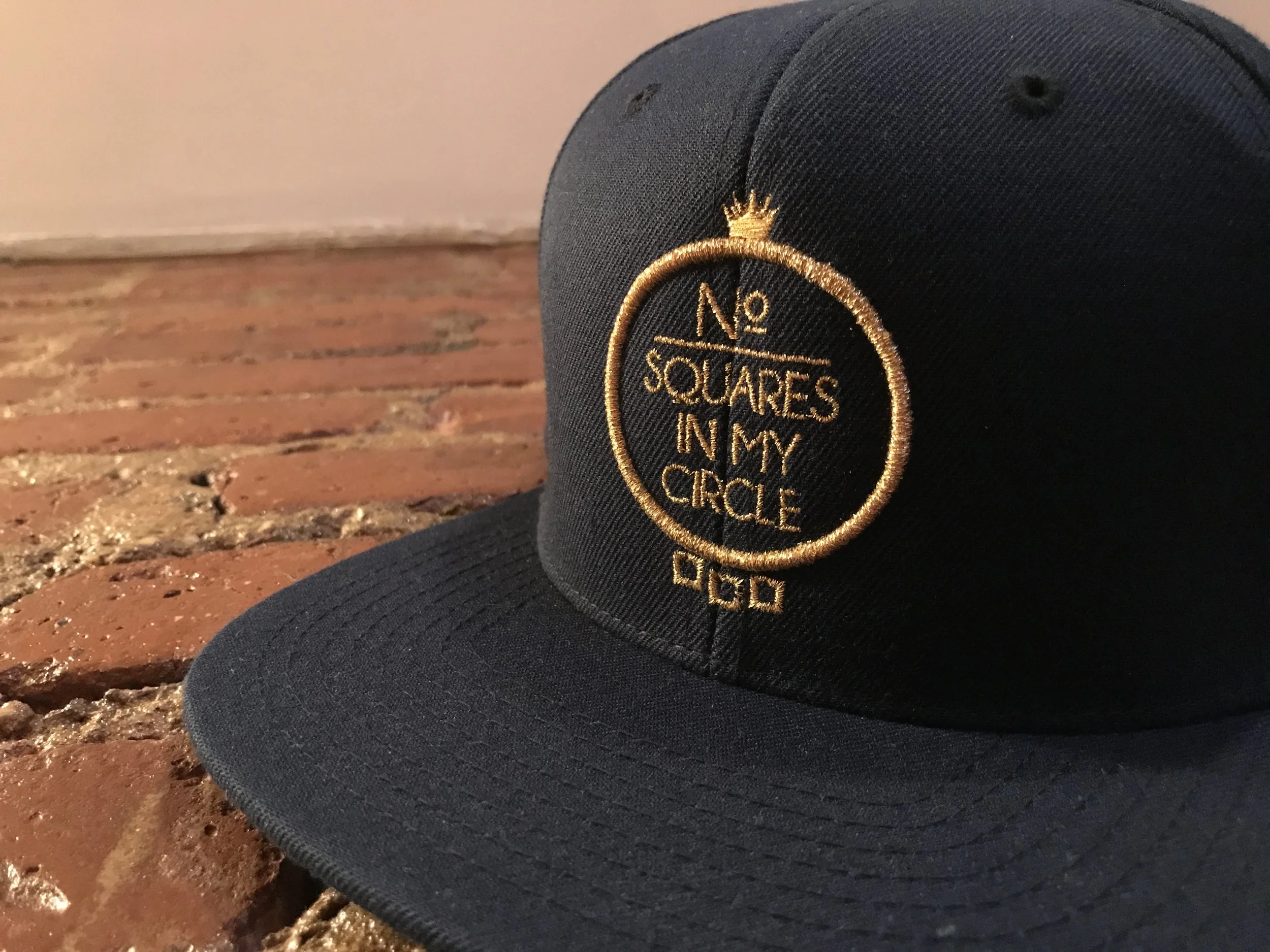 No Squares In My Circle© Navy/Gold