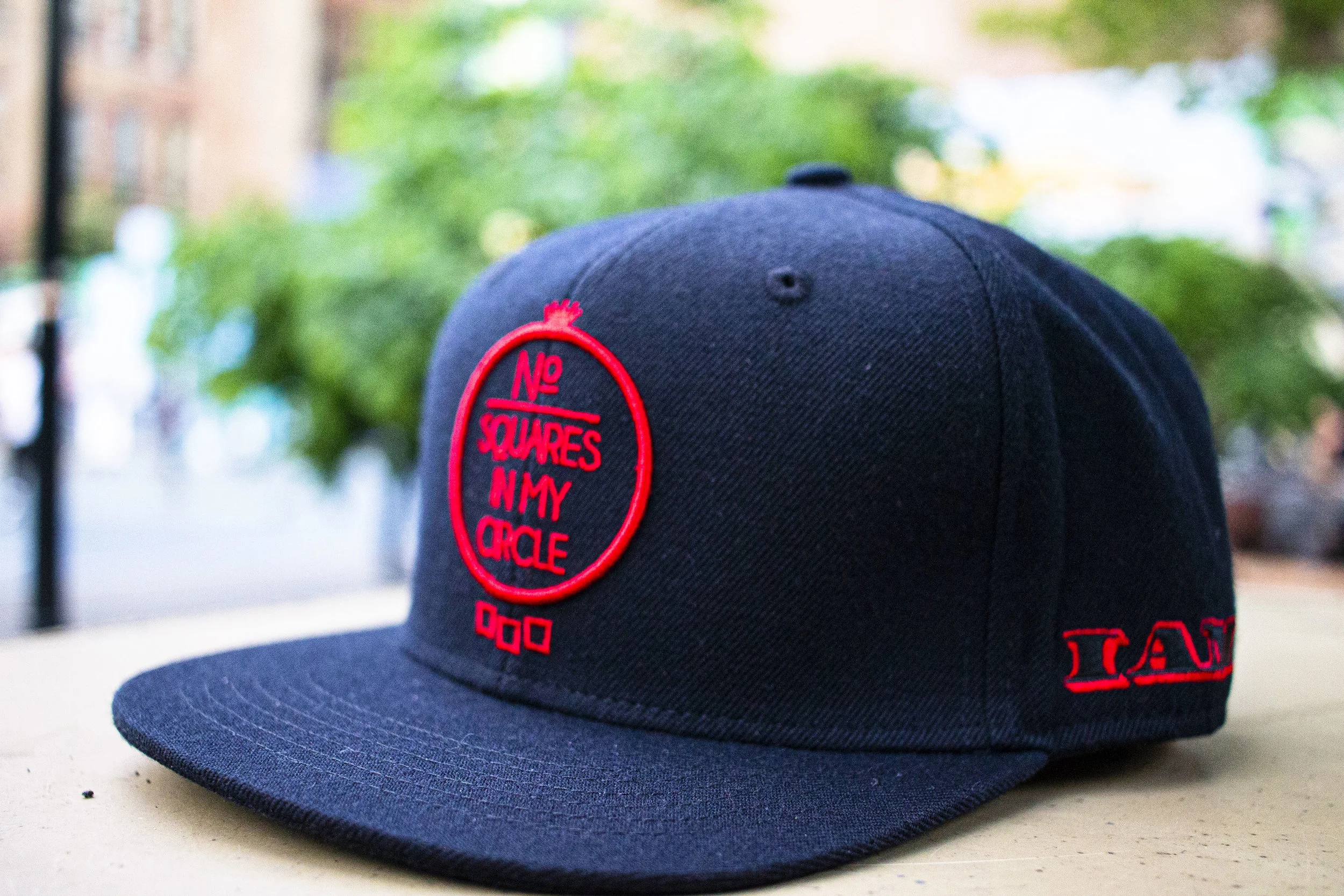 No Squares In My Circle© Black/Red