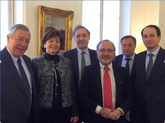 En présence d’Olivier Dassault, Jean-Michel Fourgous, Guillaume Chevrollier, Daniel Gibbs, Gilles Lurton, Pierre Morel-A-l’Huissier, François Rochebloine, Claudine Schmid, Jean-Pierre Vial