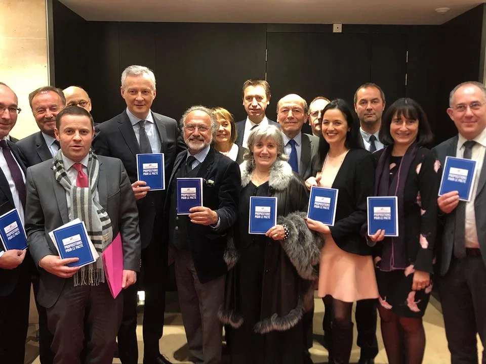 En présence d'Olivier Dassault, Jean-Michel Fourgous, Valérie Bazin-Malgras, Paul Christophe, Pierre Cordier, Rémi Delatte, Michel Herbillon, Brigitte Kuster, Claude de Ganay, Emmanuel Maquet, Vivette Lopez, Laurence Trastour-Isnart, Pierre Vatin, Stéphane Viry,