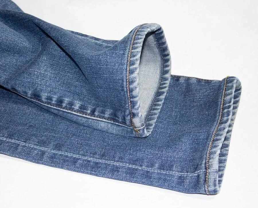original-jeans-hem-vs-altered-flat-hem-with-straight-stitch-v0-raiszsajn4ed1.jpeg (Copy)