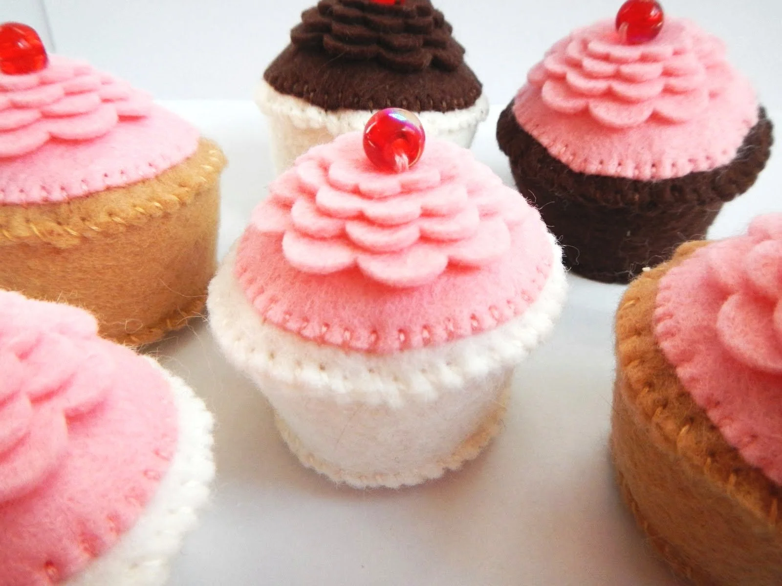 hand+sewn+cupcakes.jpg