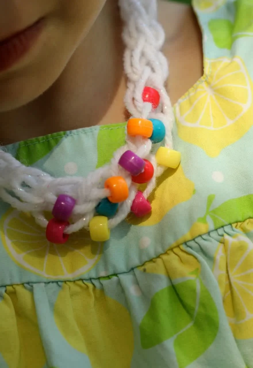 Finger-Knitting-Beaded-Necklace-Craft.jpg