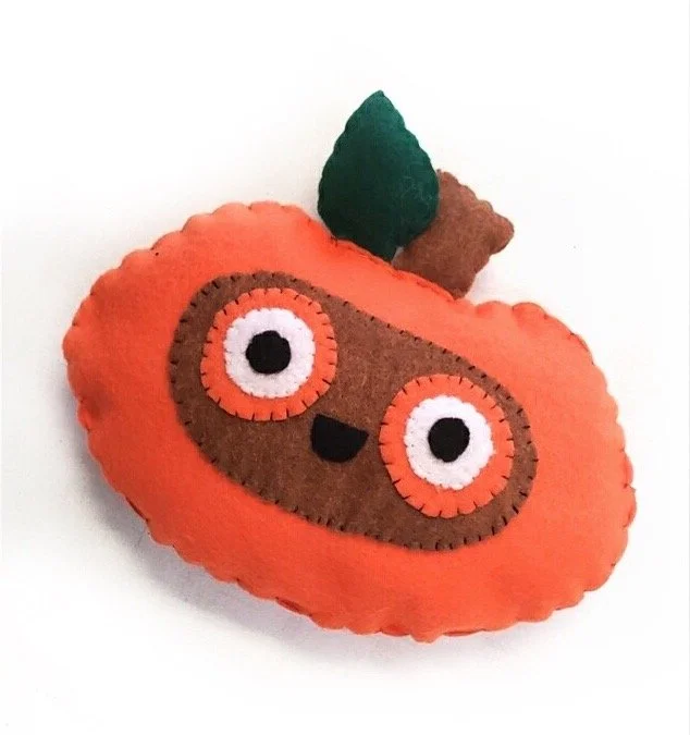 hand sew pumpkin 2.jpg