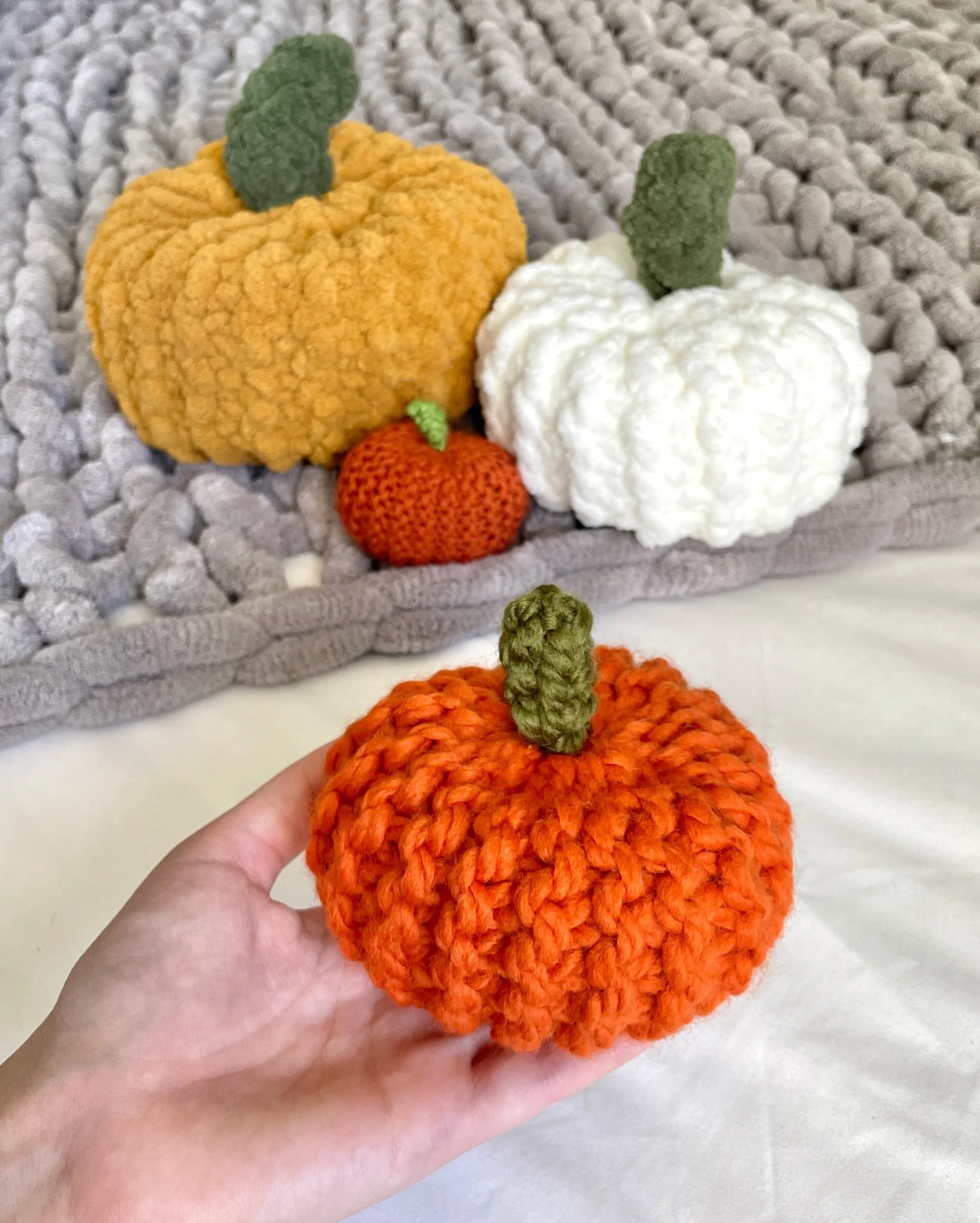 knitted pumpkin5.jpeg