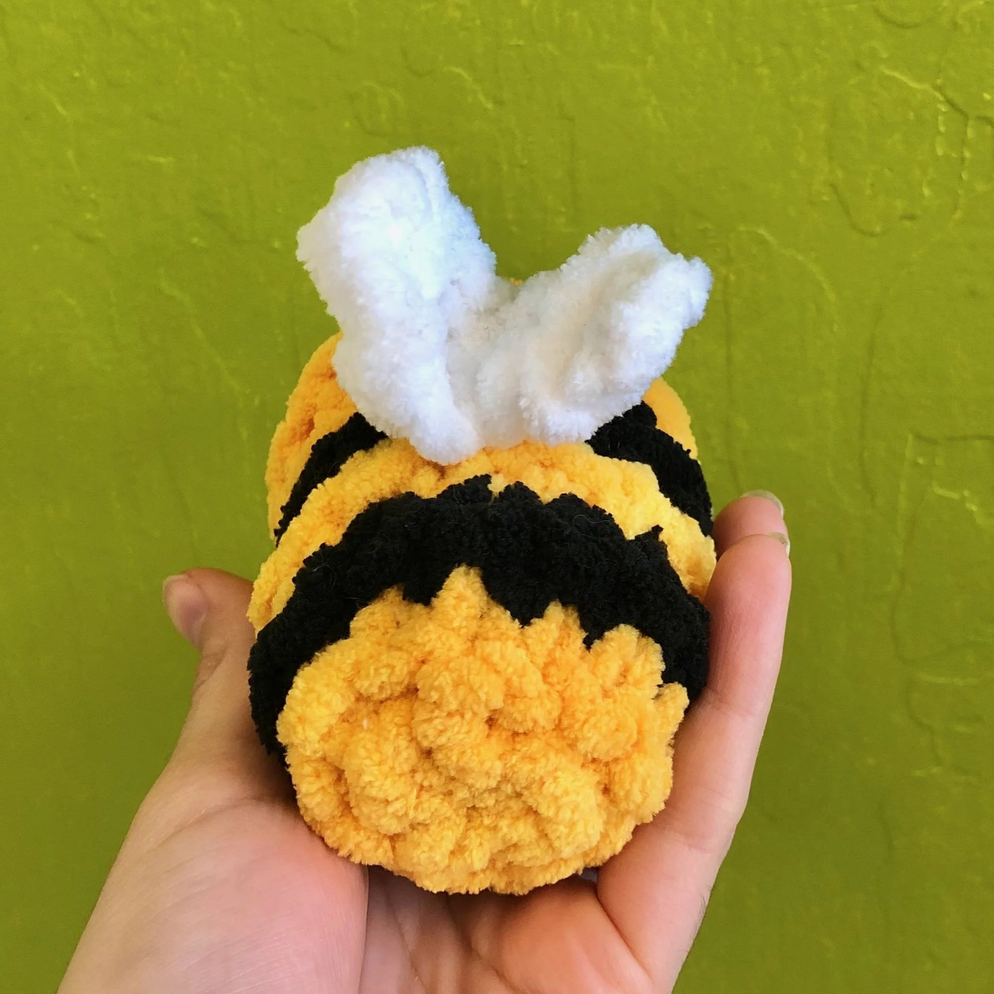 knit bee - 2.jpeg