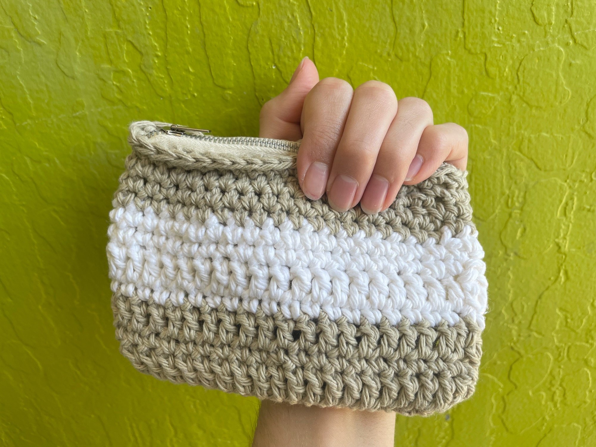 crochet zipper pouch - 4.jpeg