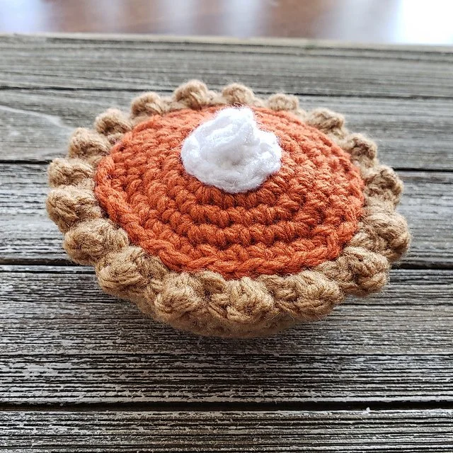 crochet pumpkin pie3.jpg