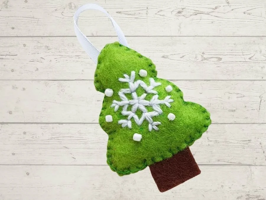 Felt-Christmas-Tree-Ornament-1 hand sew.jpg