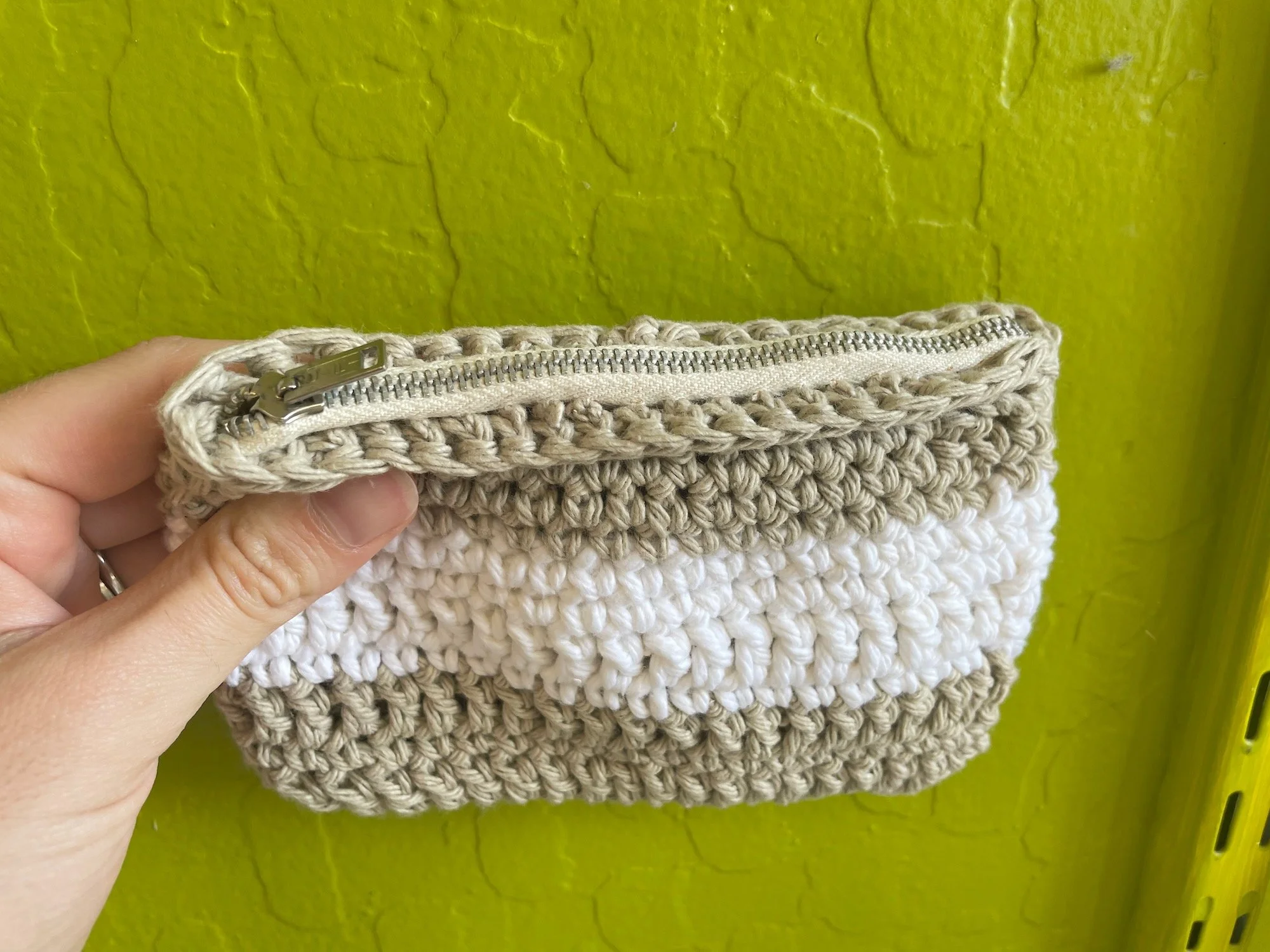 crochet zipper pouch - 3.jpeg
