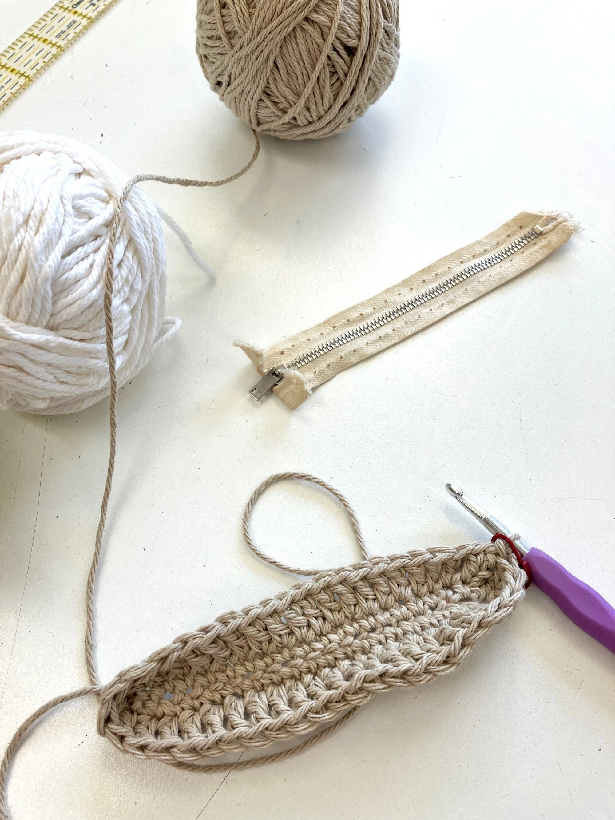 crochet zipper pouch - 1.jpeg