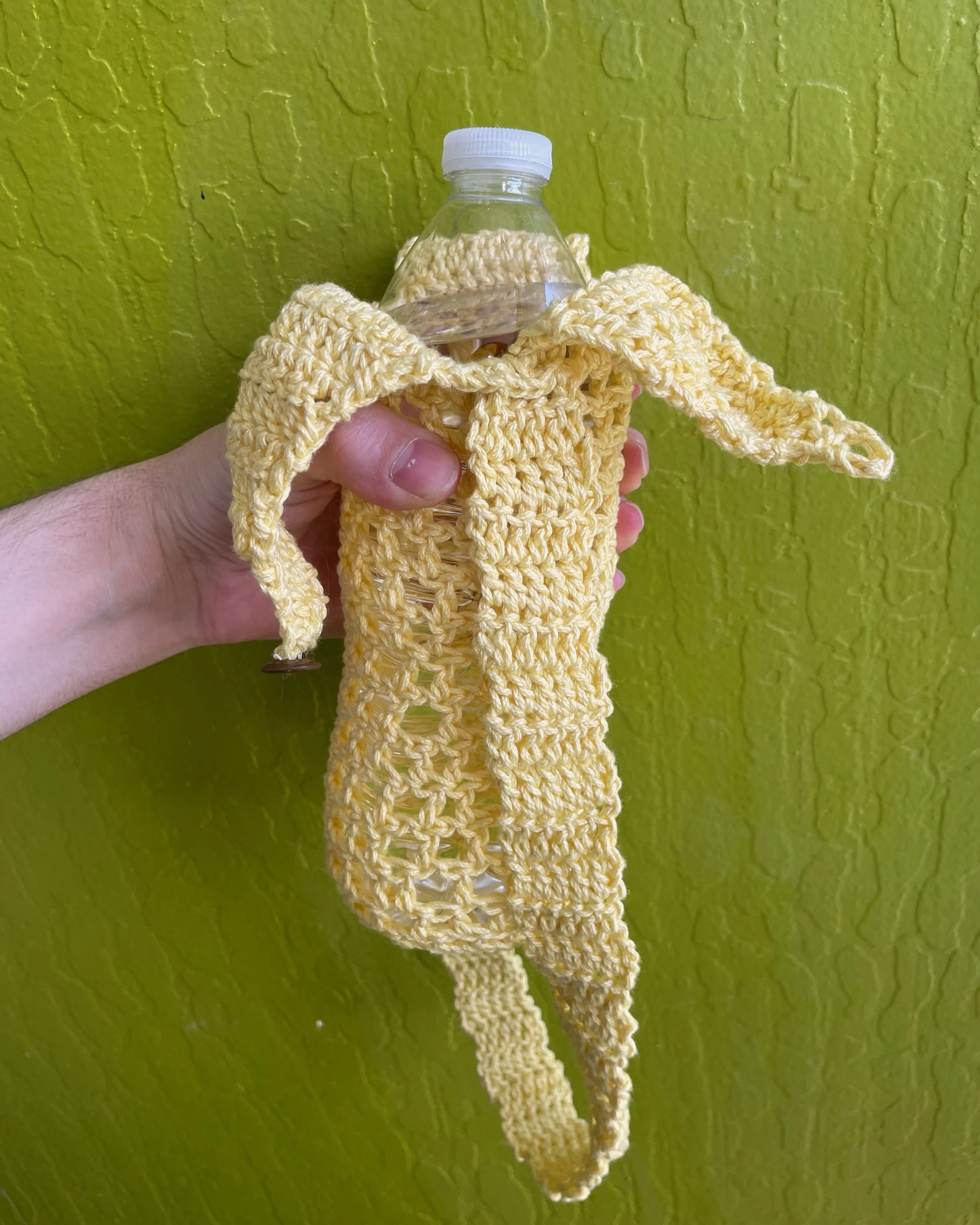 crochet banana water bottle holder - 3.jpeg