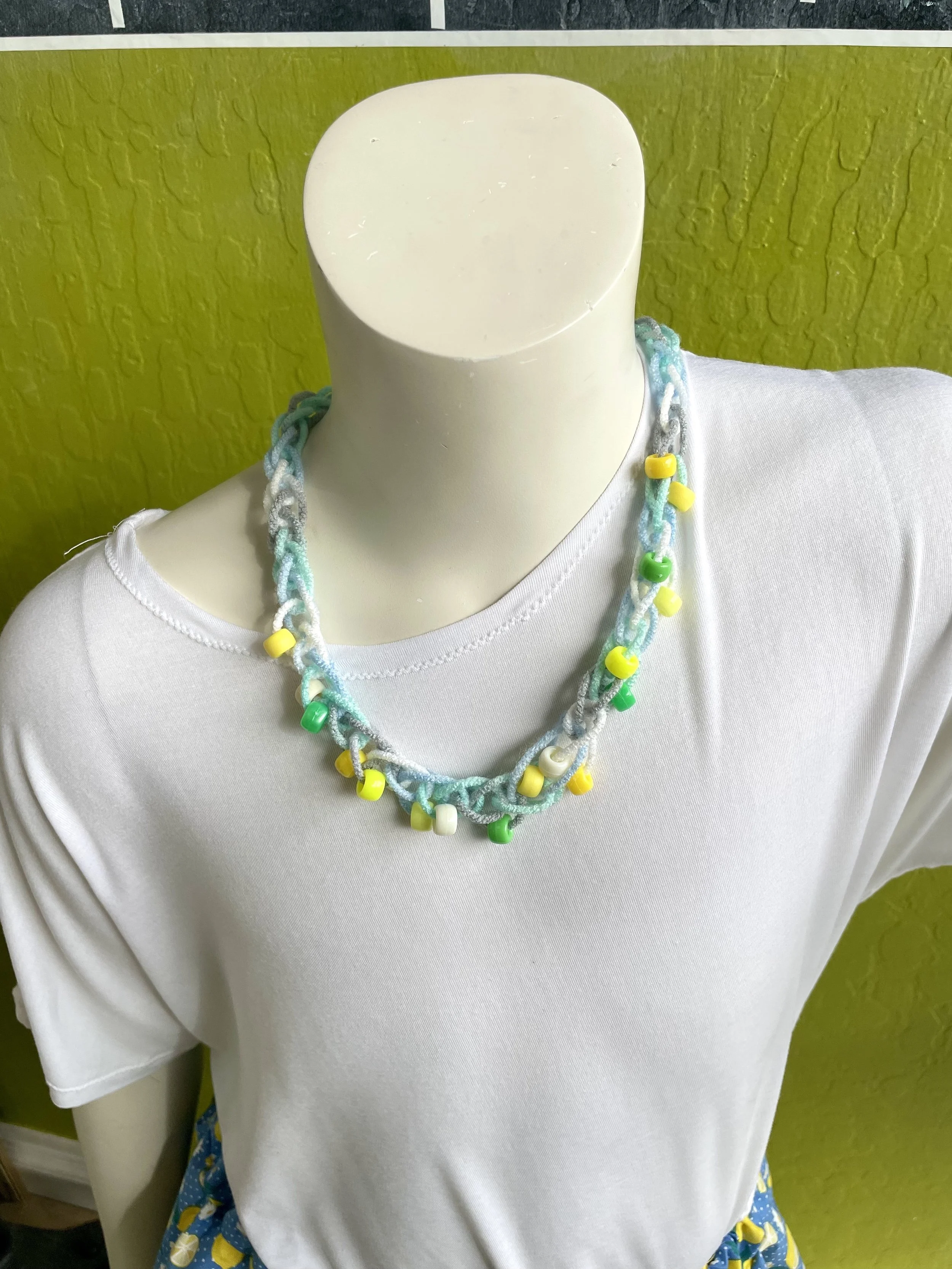 fingerknit necklace9.jpg