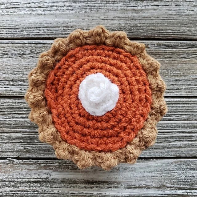 crochet pumpkin pie2.jpg