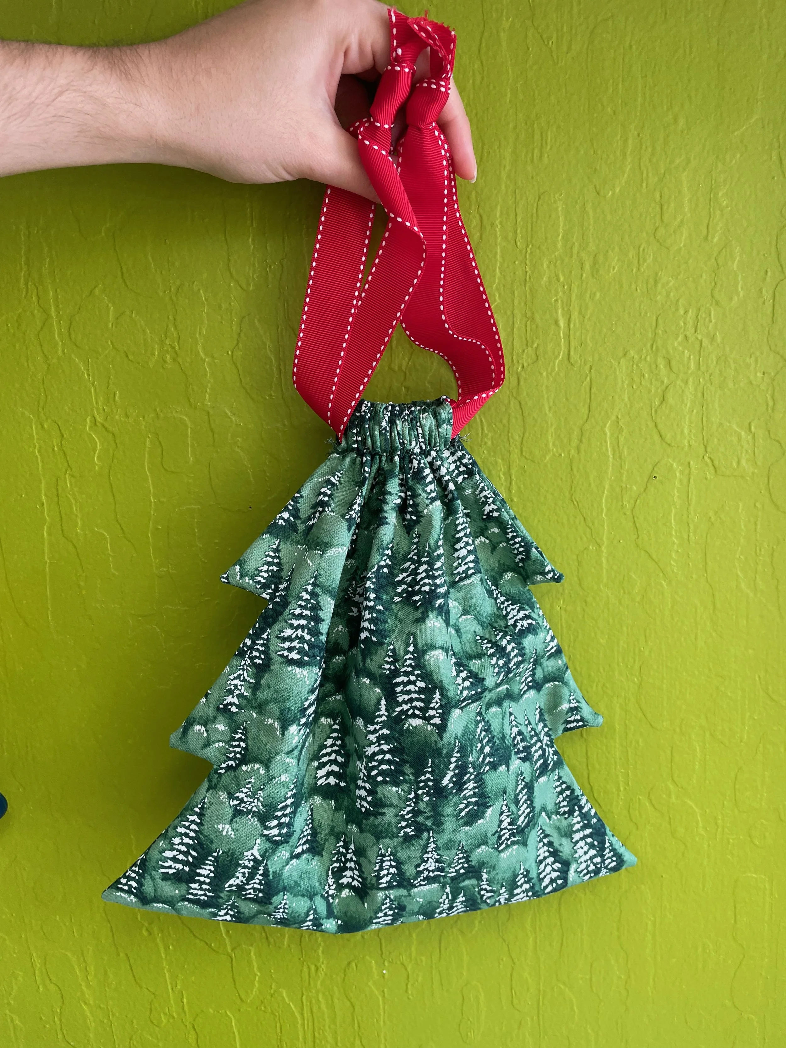 xmas tree drawstring gift bag - 1.jpeg