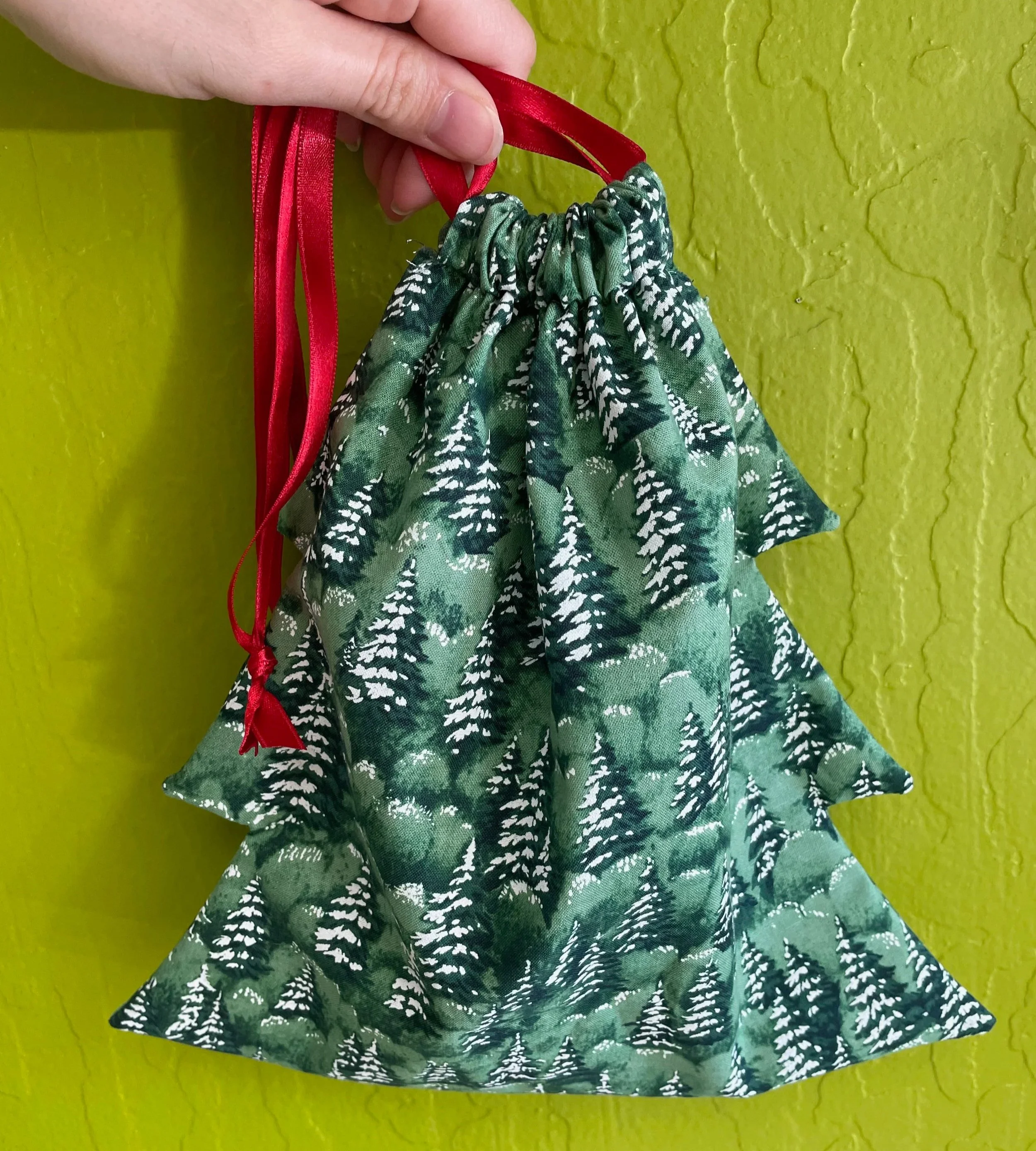xmas+tree+drawstring+gift+bag+-+3.jpg