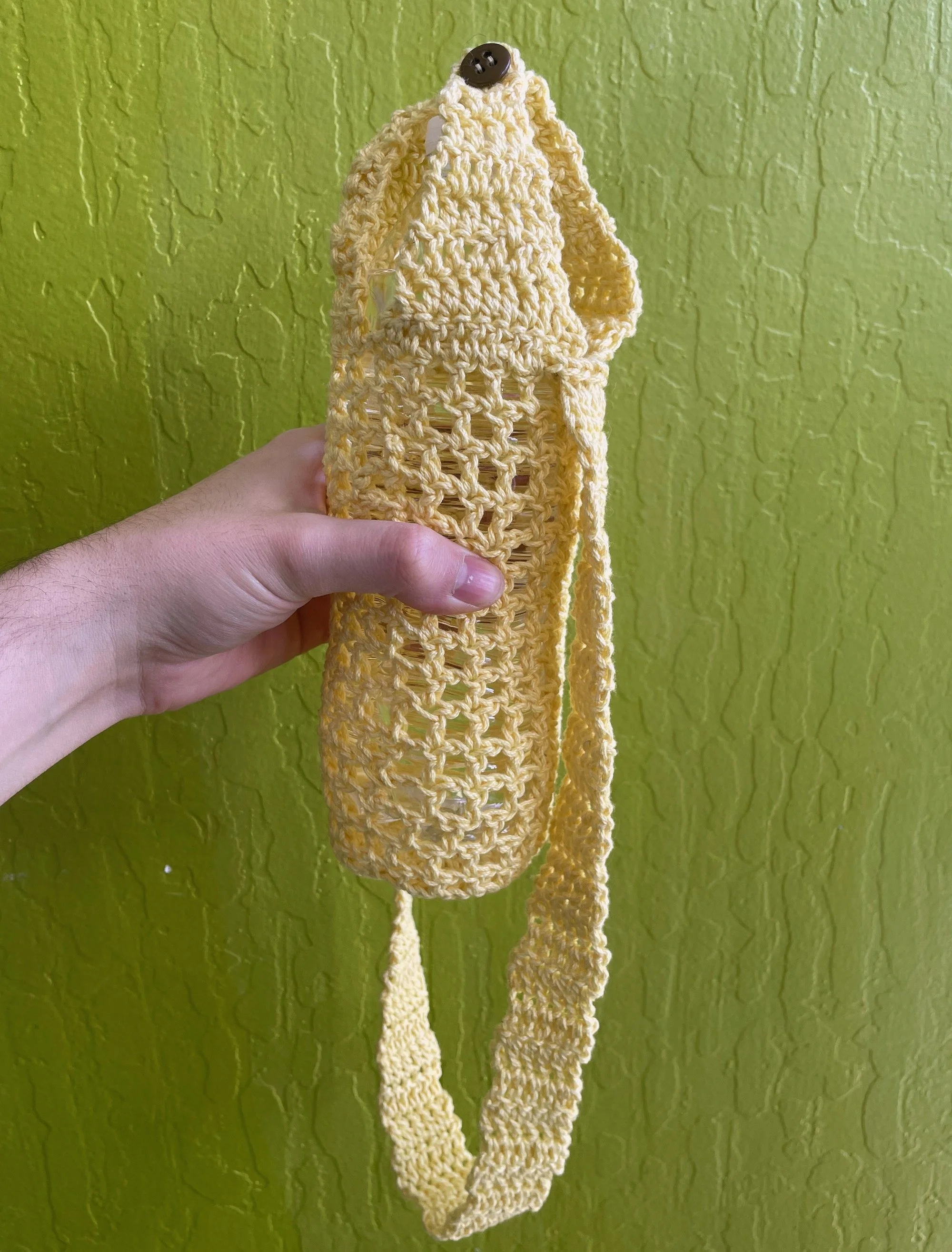 crochet banana water bottle holder - 1.jpeg