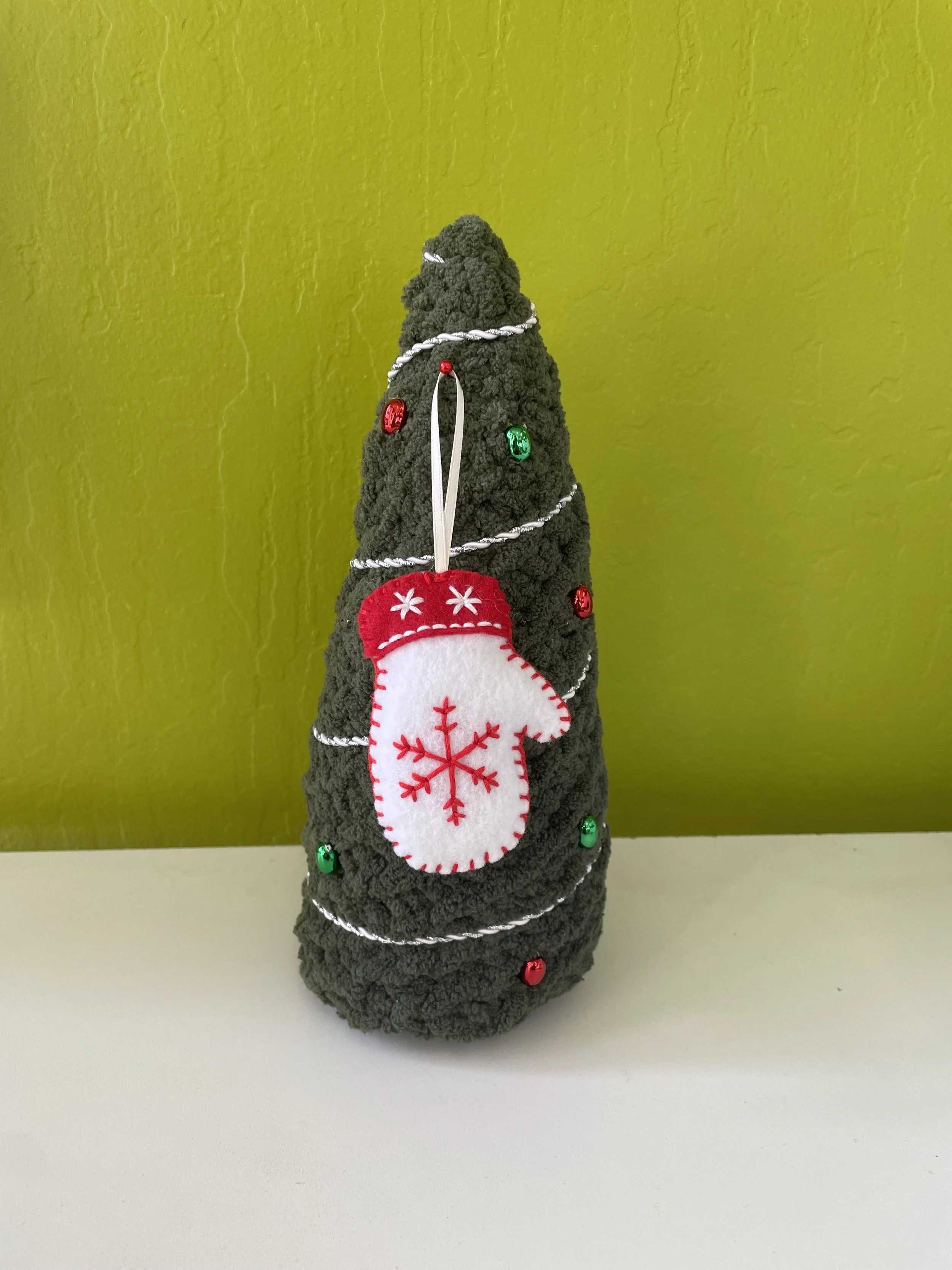 mitten ornament 1.jpg