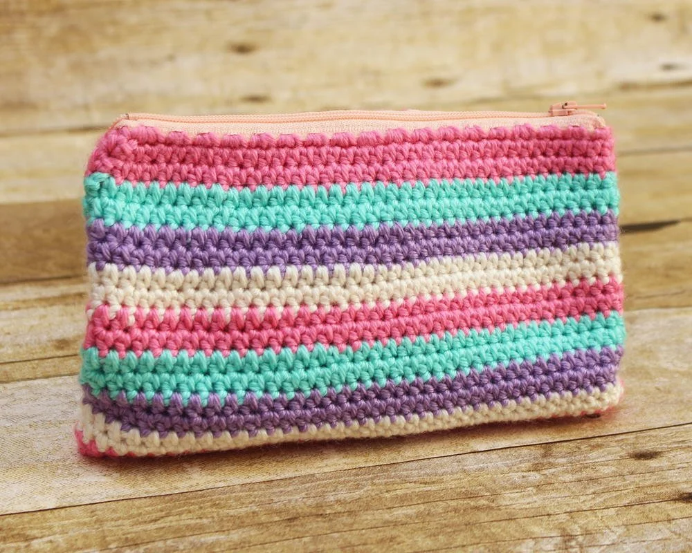 Crochet-Zipper-Pouch_ExtraLarge1000_ID-3042249.jpg (Copy)