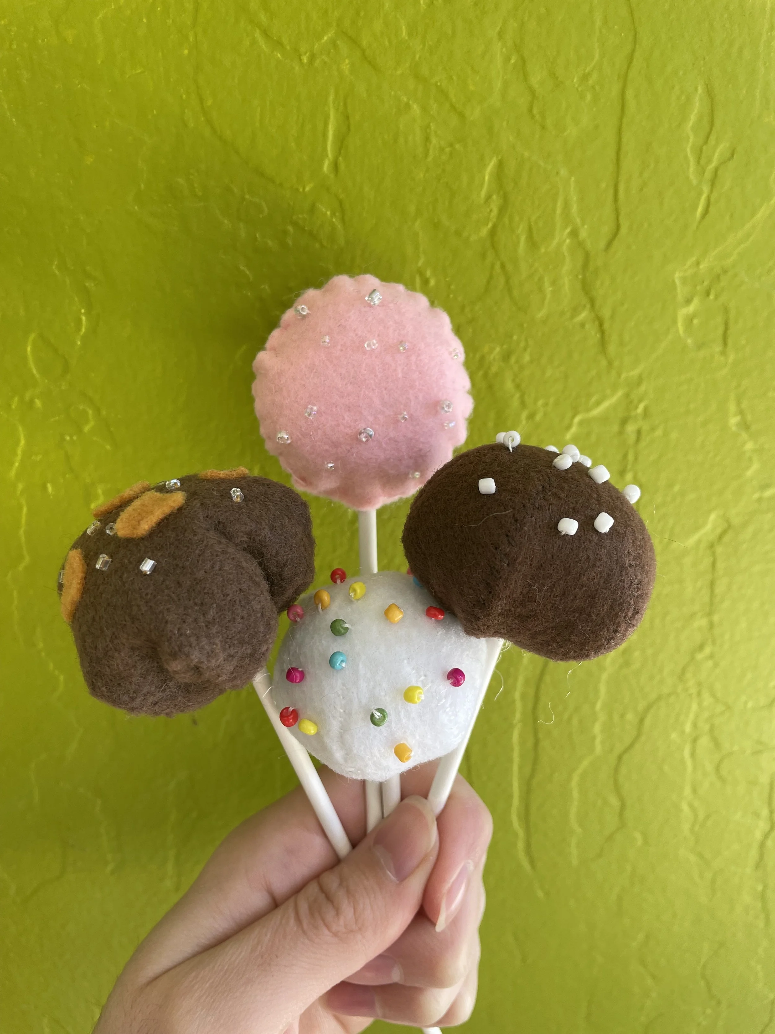 hand sew cake pops.jpeg (Copy)