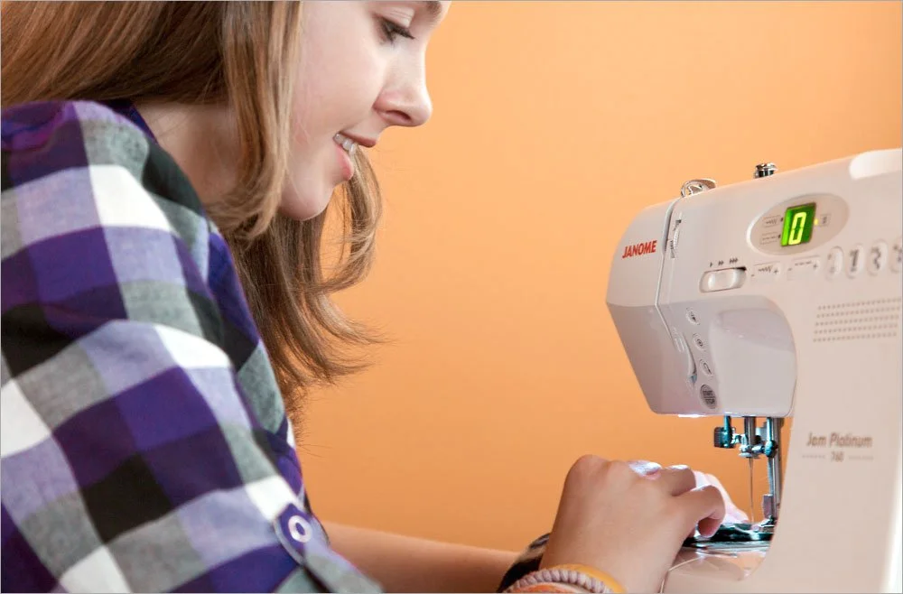teen sewing machine.jpg (Copy)