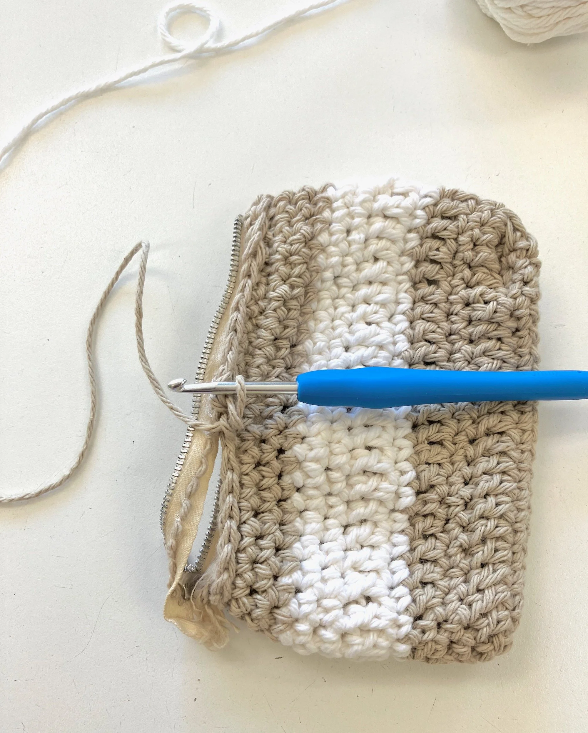crochet+zipper+pouch+-+2.jpg