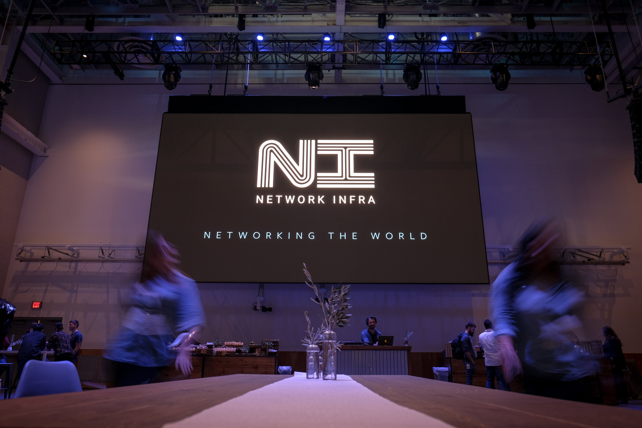 network-infra-facebook-WJS38542.jpg