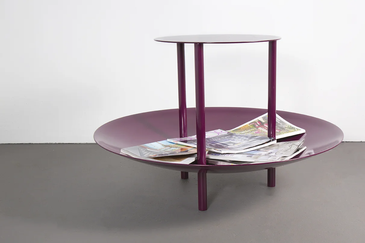 MAGAZINE TABLE