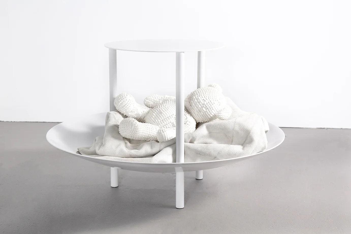 MAGAZINE TABLES