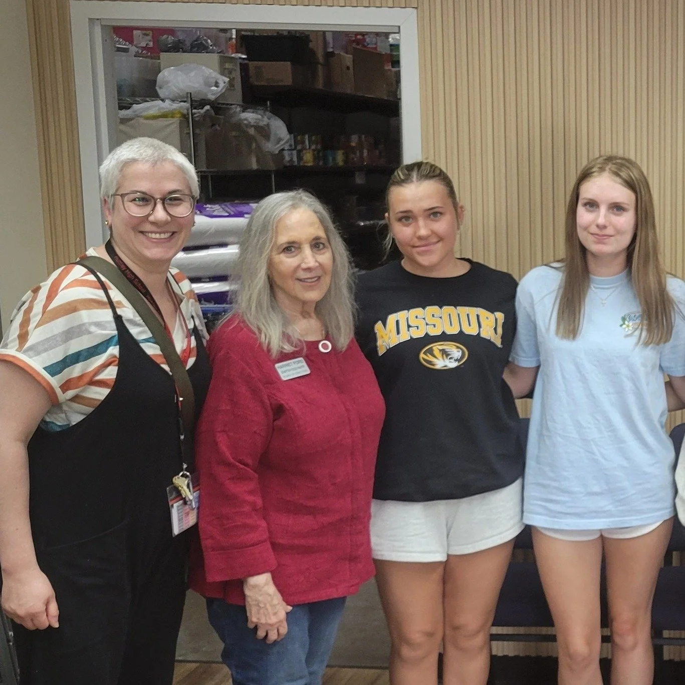 A big thank you to the Huntley High School Global Academy and faculty leader Anne Sharkey for their generous food donation&mdash;and for taking the time to visit the Pantry and learn more about food insecurity in our community.

Inspiring students, m