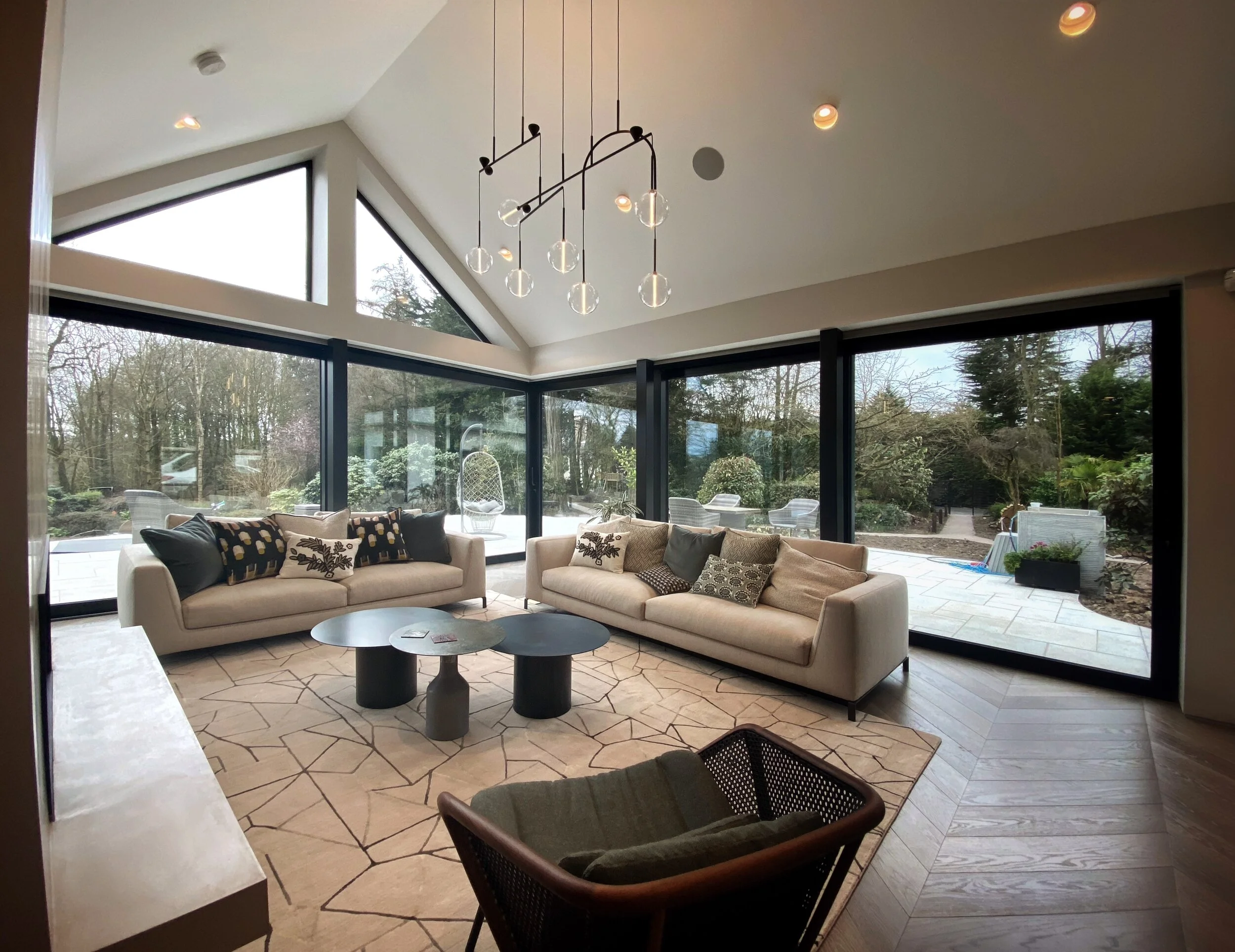 CONTEMPORARY EXTENSION TO TRADITIONAL DWELLING