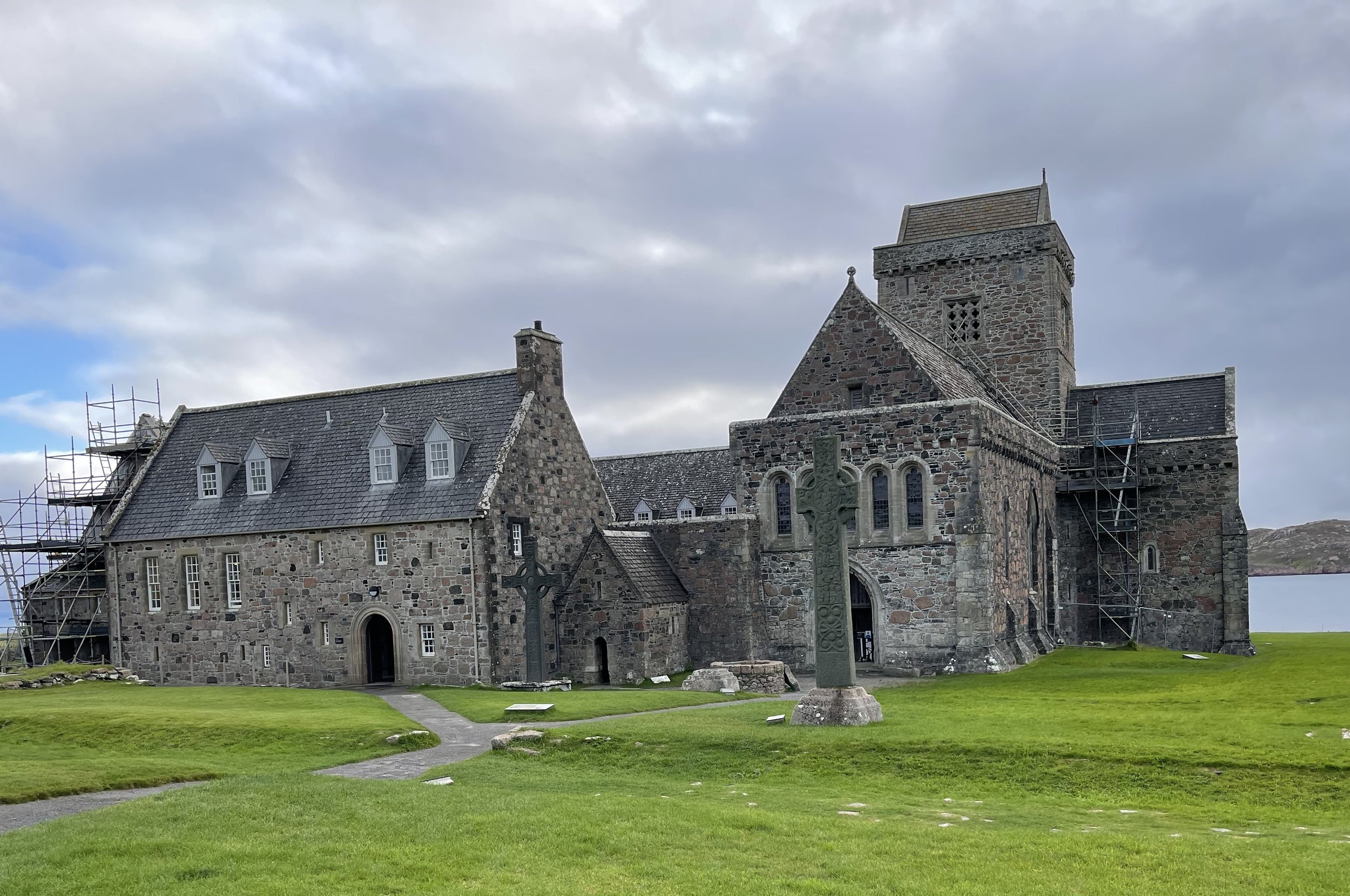 Iona Abbey exterior.jpg