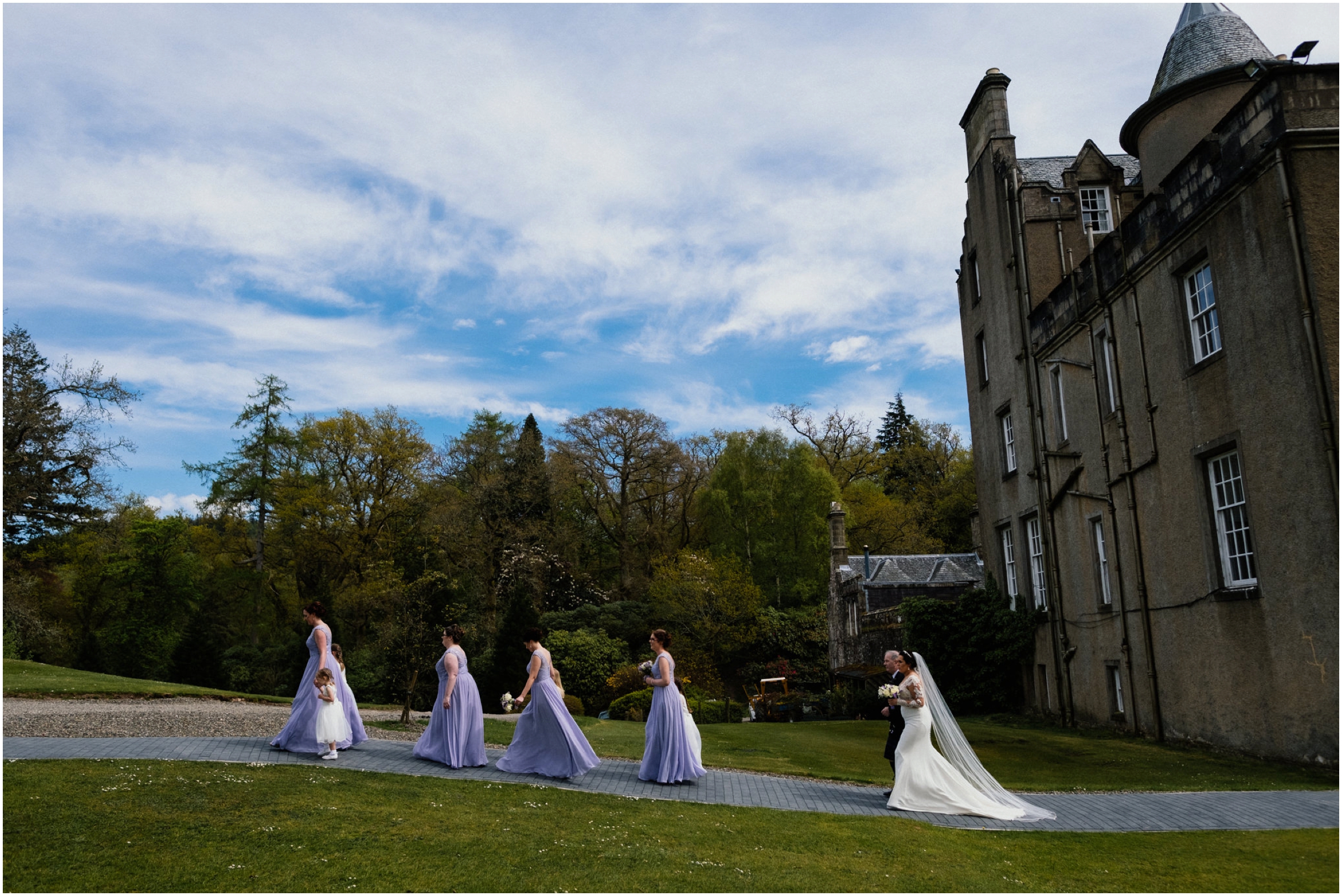 Scottish Summer Lochside Wedding_Boturich Castle_Euan Robertson Photography_009_WEB.jpg