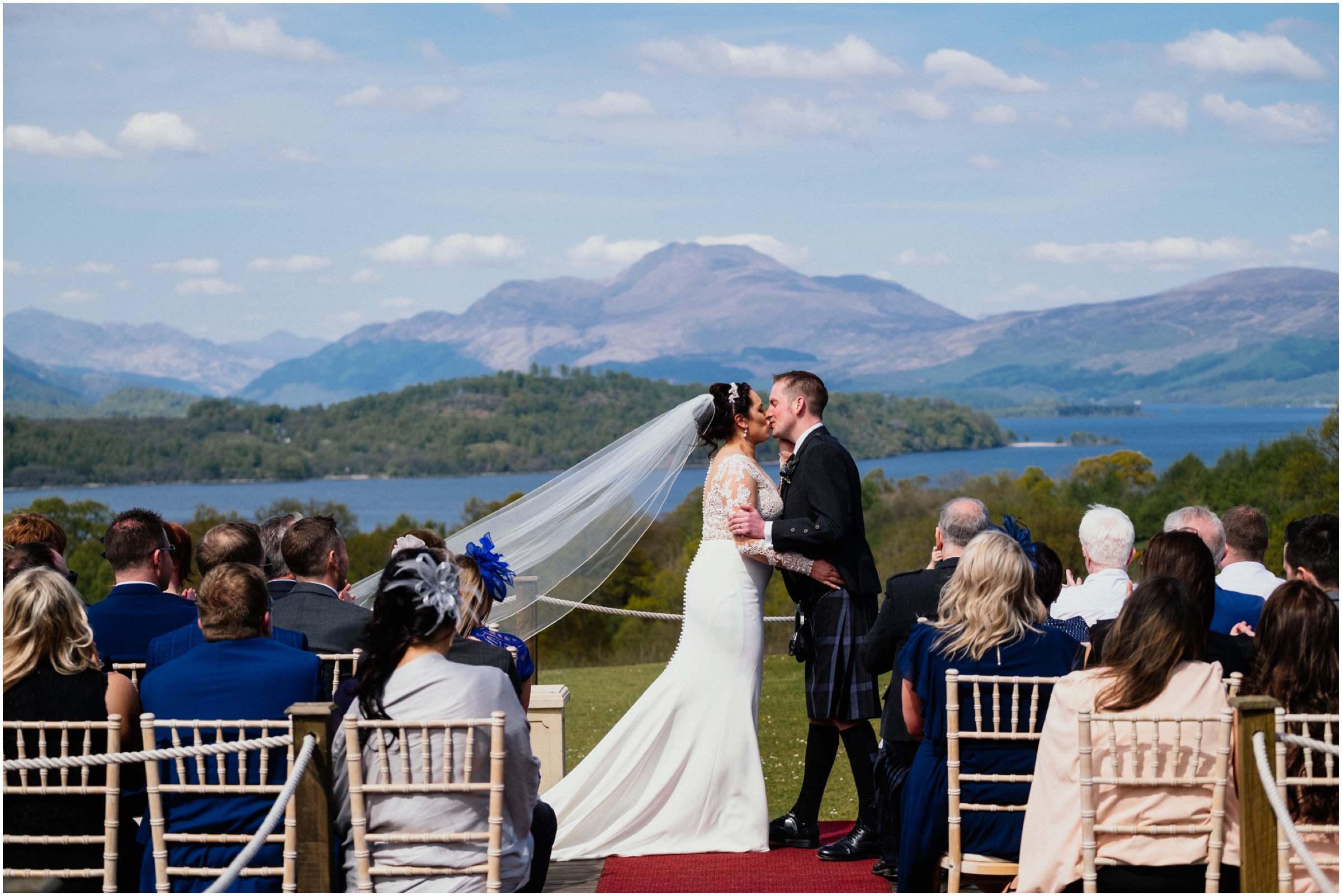 Scottish Summer Lochside Wedding_Boturich Castle_Euan Robertson Photography_012_WEB.jpg