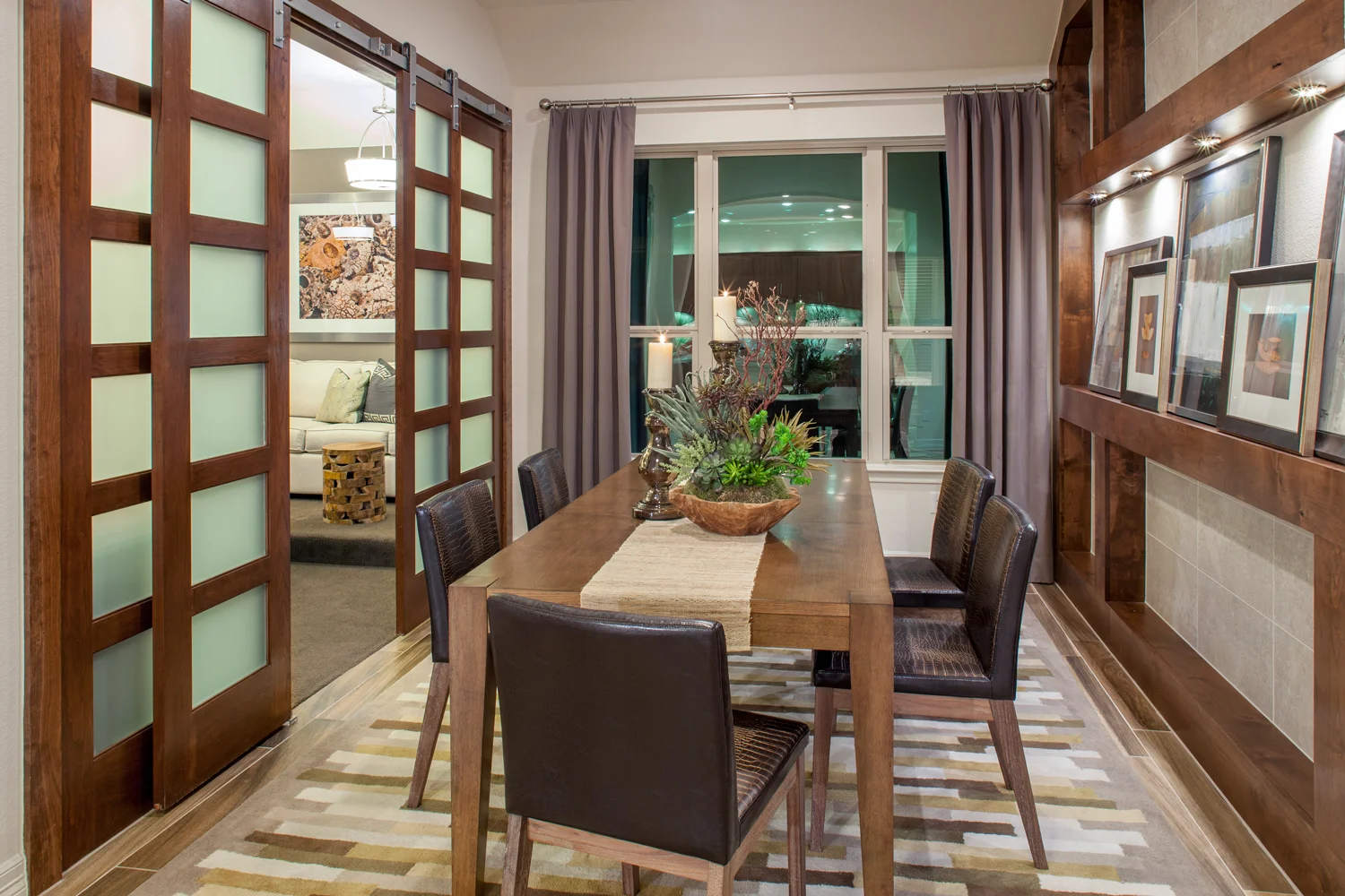 AW-Oaks-of-San-Gabriel-Glenwood--Dining--Hill-Country-Modern-(6).jpg