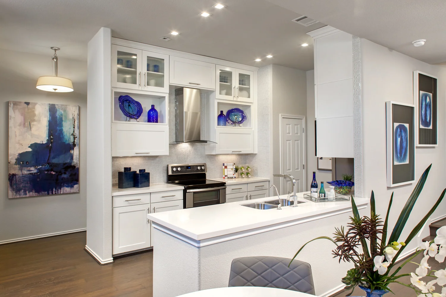 AW-Cottages-At-Round-Rock-Victoria-Kitchen--Cobalt-Cosmopolitan-(6).jpg