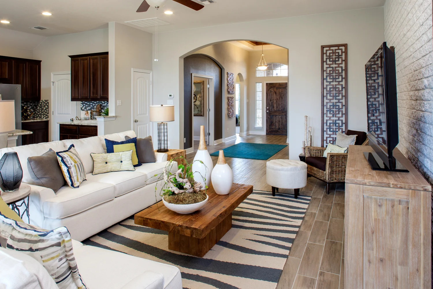 Family--Chesmaer-ATX-Avalon-Branford-Naturally-Chic-(2).jpg