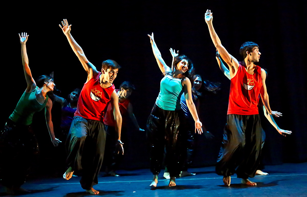 A performance of student group Naacho