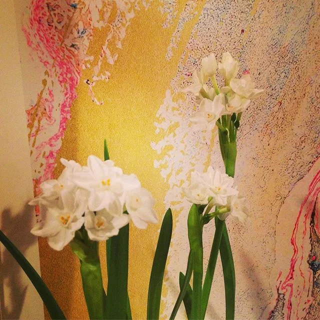 Paper Whites + Paper Wall Art .
.
.
#designinspiration #designinspo #colorinspiration #color #designer #design #paperwhites #flowers