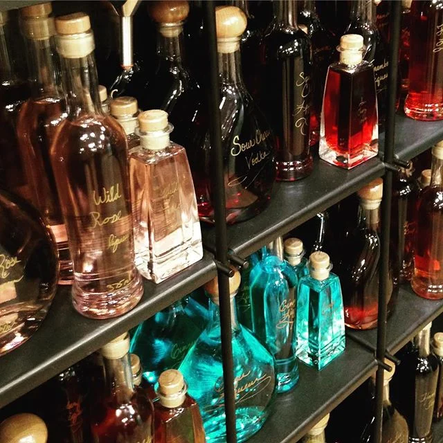 Rose Colored Glasses .
.
.
#designinspiration #designinspo #glass #design #creative #2pmcreativelab