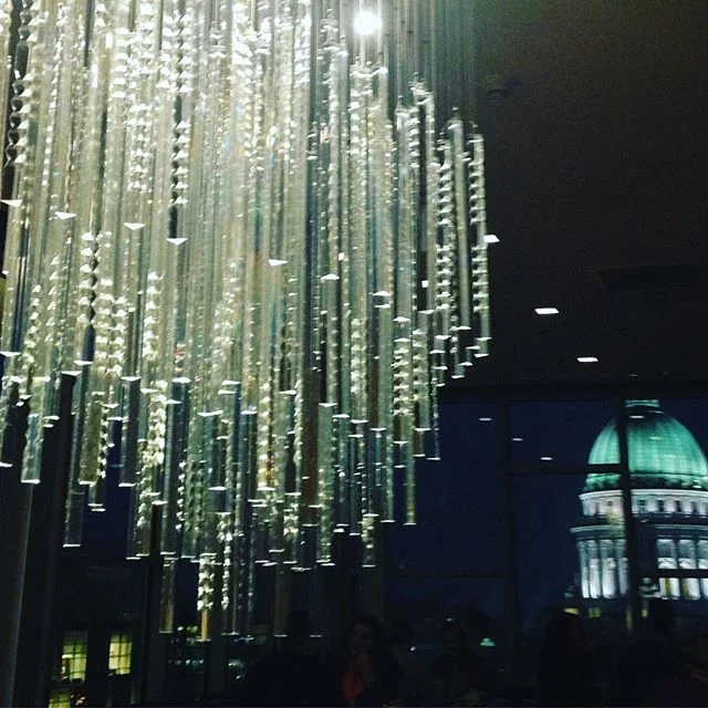 City Lights
.
.
.
#designinspiration #designinspo #design #interiordesign #madison #city #madisonwi #enovinodowntown