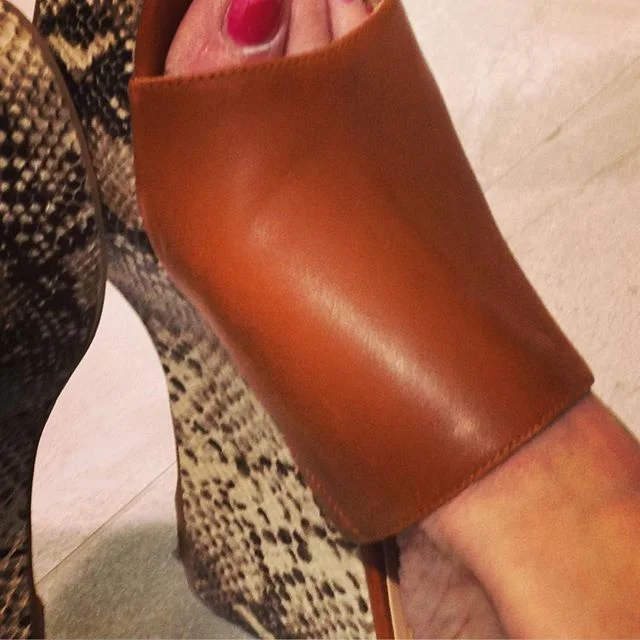 Sliding back into the 90s
.
.
.
#shoes #90s #designinspiration #clergerie #robertclergerie #2pmcreativelab